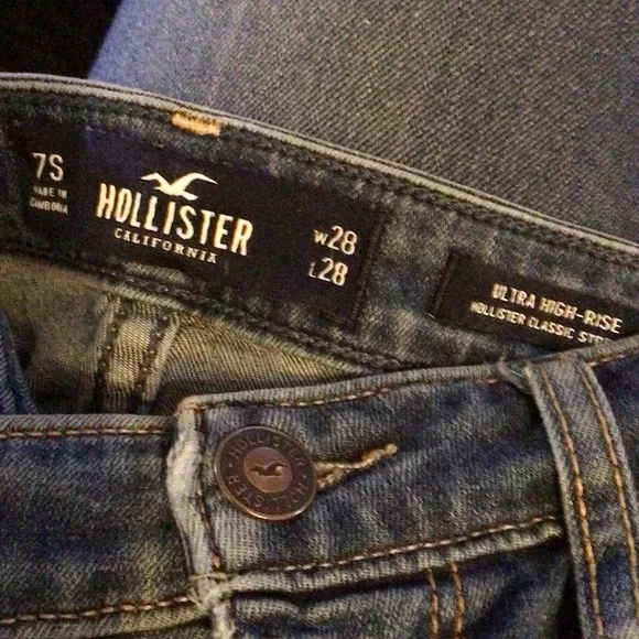 Hollister Women's Distressed Skinny Jeans - Blue - Picture 6 of 6